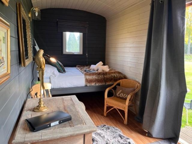 Apartment Lakeside Shepard's Hut 'sanderling' *