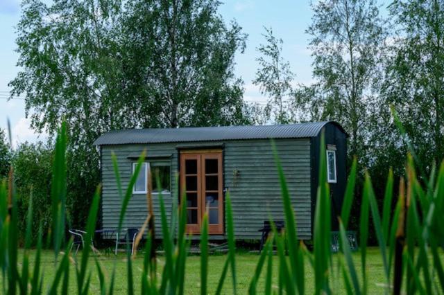 Lakeside Shepard's Hut 'sanderling' Apartment Bishampton